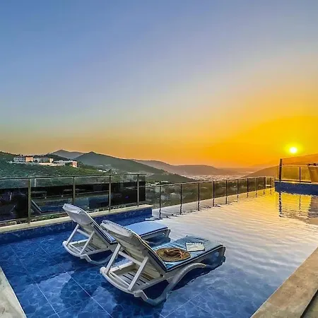 Denize Manzarali Oezel Havuzlu Ev Gameover Villa *