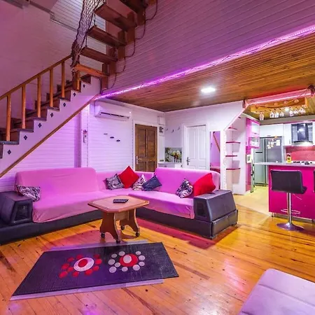 Denize Manzarali Oezel Havuzlu Ev Gameover Villa